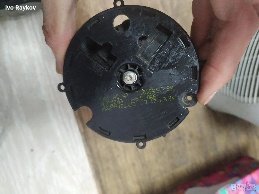 Моторче за регулиране на огледалото за обратно виждане за VW , 3D0959578B, снимка 1
