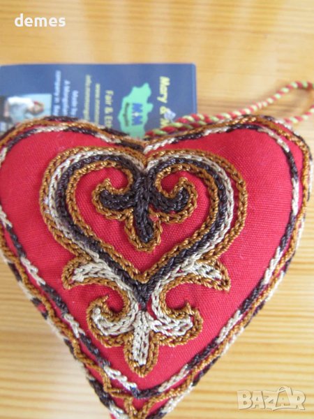 Автентична текстилна коледна играчка от филц с казахски национални мотиви, снимка 1