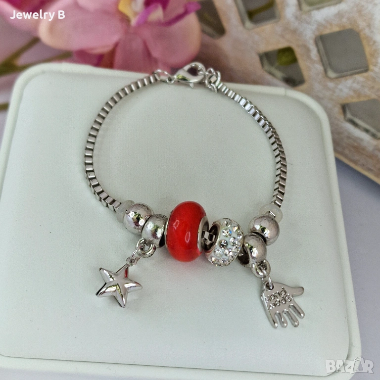 Дамска гривна със сребристи мъниста и червено мънисто – Pandora стил, снимка 1