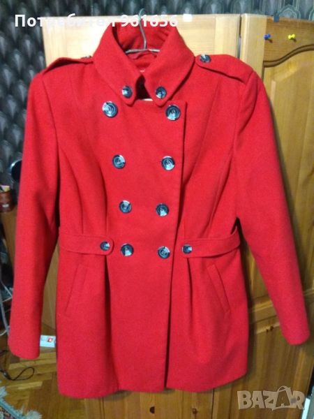 Червено палто, снимка 1