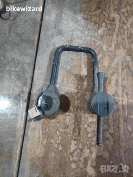 Ключалка / катинар за задната гума за велосипед + два ключа, снимка 1