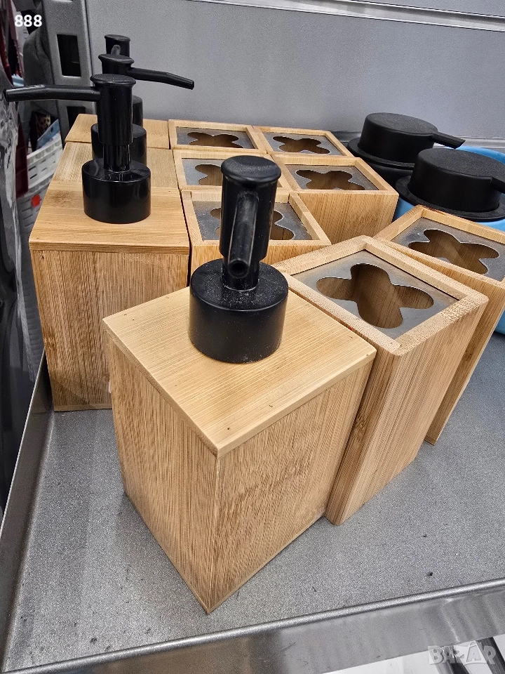 диспенсъри дозатори и поставки за четки за зъби, снимка 1