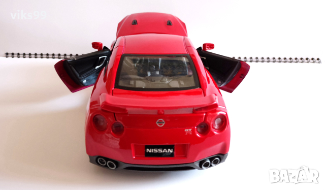 Nissan GT-R 2009 Bburago DIAMOND 1:18, снимка 4 - Колекции - 44817996