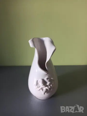 Изящна порцеланова ваза