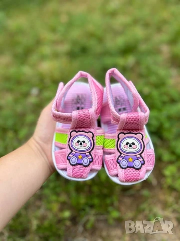 Мяукащи сандали издават звук при стъпване