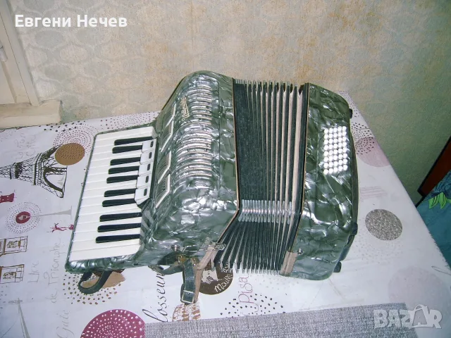 АКОРДЕОН  " ВЕЛТМАЙСТЕР "  40 БАСА  ПОЧТИ  НОВ. ЦЕНА- 150 Евро., снимка 2 - Акордеони - 56328742