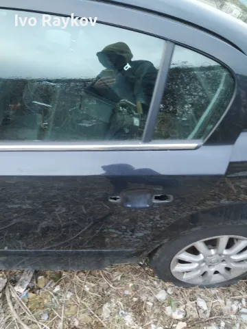 На части Opel Astra - 1.6 бензин, Седан , снимка 8 - Автомобили и джипове - 49157329