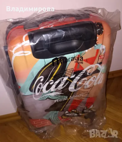 Официален Coca Cola брандиран куфар за ръчен багаж 35×24×56см, Нов, снимка 2 - Куфари - 48352403