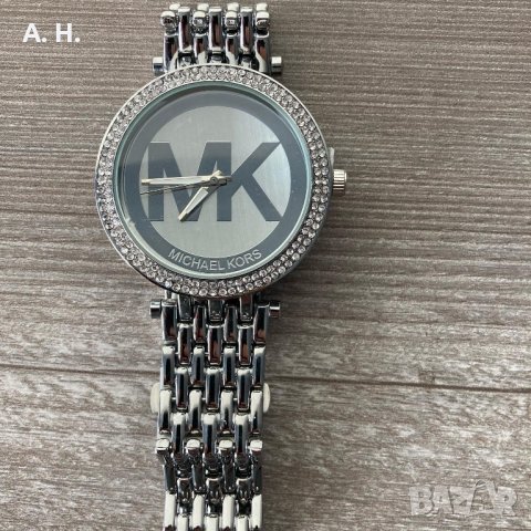 Различни цветове дамски часовници Michael Kors, снимка 9 - Дамски - 27950429