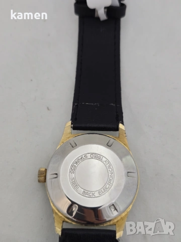 Винтидж антимагнитен часовник RUHLA - произведен в ГДР - позлатен - нова черна каишка, снимка 5 - Антикварни и старинни предмети - 53658800