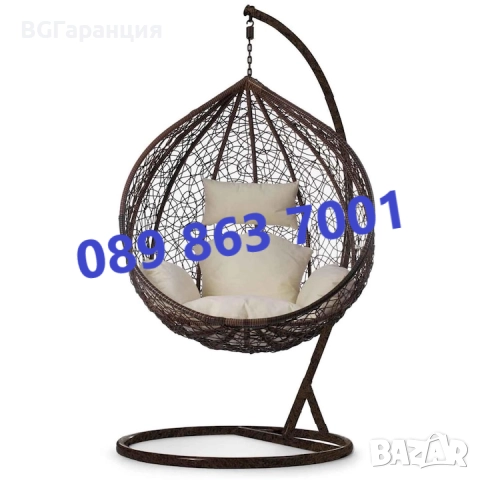 Висящ стол с метална стойка и възглавници