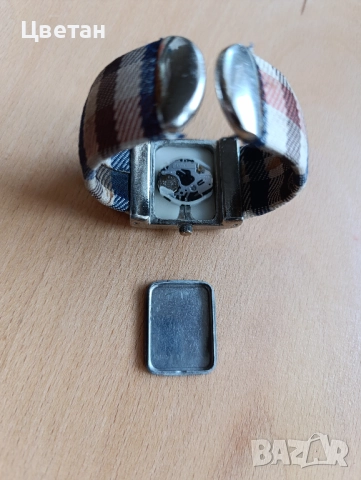 дамски часовник тип гривна cK, снимка 2 - Дамски - 52848975