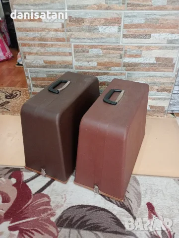 Продавам 2 бр. полски шевни машини ,,Лучник,,