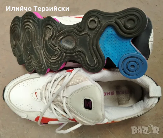 Дамски спортни обувки Nike Shox, модел AT8046-100. , снимка 4 - Маратонки - 56224445