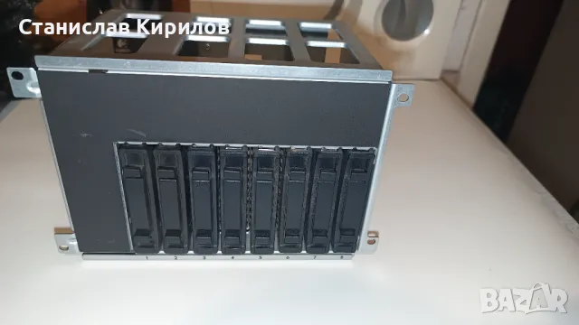Продавам модул за 8 диска SAS 2,5" SFF за сървър HP Proliant ML350 G6