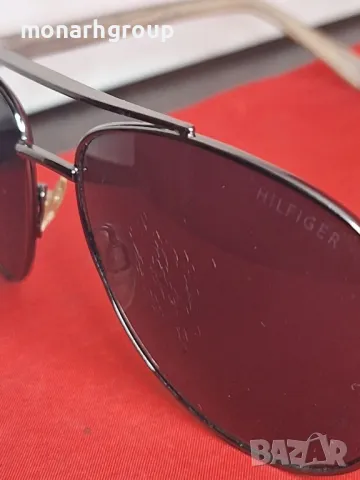 Слънчеви Очила Tommy  Hilfiger/с  леки драскотини/, снимка 6 - Слънчеви и диоптрични очила - 47381505