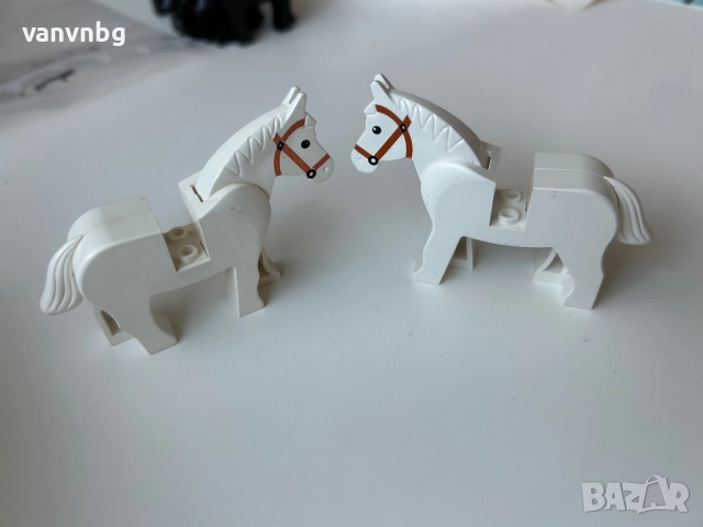Lego коне - 2 броя бели