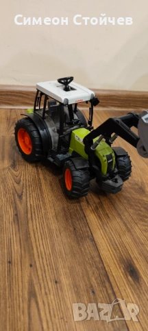 BRUDER 02112 Трактор CLAAS Nectis 267 F с ремарке и челен товарач, снимка 3 - Коли, камиони, мотори, писти - 53512155