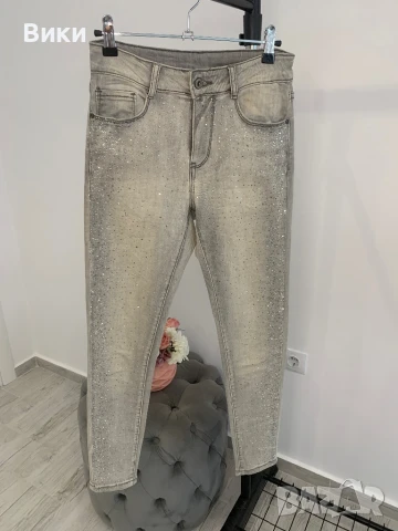 Дънки с камъни в размер XS, снимка 2 - Дънки - 51096045