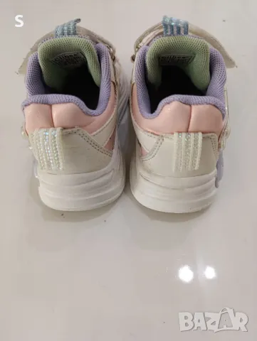 Детски кожени маратонки 28 номер, снимка 4 - Детски маратонки - 47725101