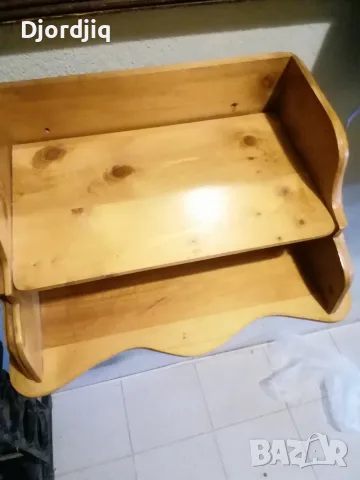 Дървена етажерка