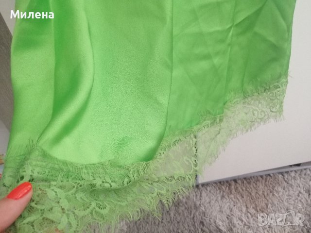 Нов зелен топ от сатен с мека дантелка , снимка 2 - Корсети, бюстиета, топове - 41678964