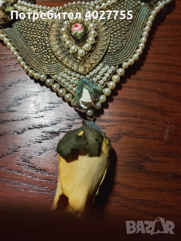 Колие с роза и ръчно ушит гоблен , снимка 3 - Колиета, медальони, синджири - 52365946