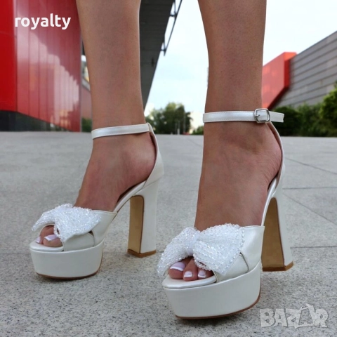 Сандали на ток - бяла кожа