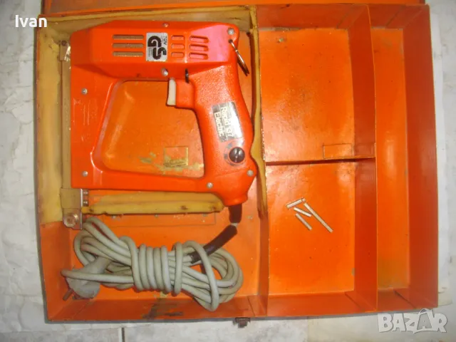 Rapid 137 Electric Made in SWEDEN Шведски Електрически ТАКЕР за скоби за кабели 5мм Оригинален РАПИД, снимка 5 - Други инструменти - 47341869