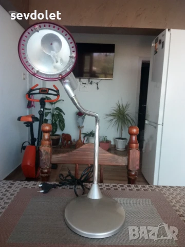 Прекрасна чупеща се,работна лампа.
