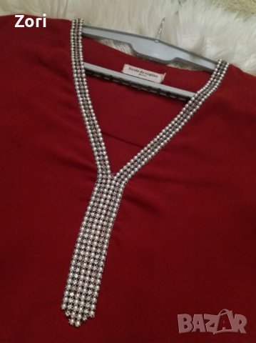 ИЗКЛЮЧИТЕЛНО КРАСИВА шифонена риза в бордо с остро деколте със сребристи камъчета и перлички по него, снимка 2 - Ризи - 42167420