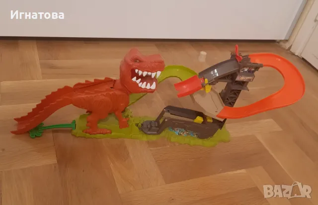Страхотна игра T-Rex Hot Wheels писта за колички, снимка 3 - Коли, камиони, мотори, писти - 48929439