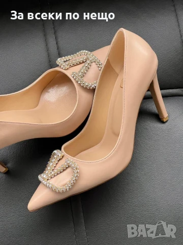 Valentino Дамски Бежови Обувки На Ток С Лого С Кристали Валентино Код E471, снимка 2 - Дамски обувки на ток - 50595080