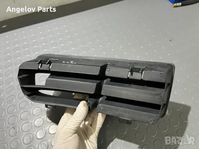 Лявата решетка на предната броня за VW Golf 4, снимка 2 - Части - 48653676