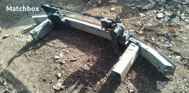 Греда предна броня за Мерцедес W211 280 2004г, снимка 3 - Части - 49929060