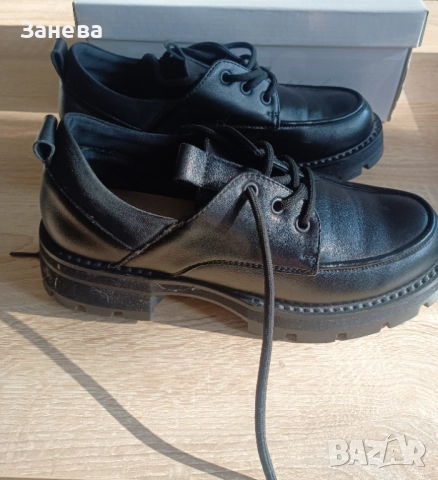 Дамски обувки.