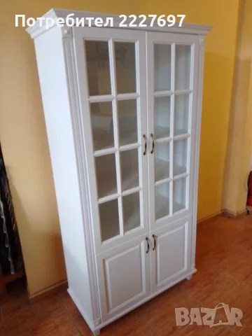 Витрина от масивна дървесина и МДФ в Бяло. Налична!, снимка 2 - Секции и витрини - 48400397