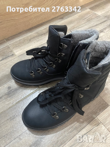 Зимни обувки, снимка 1 - Дамски боти - 44839873