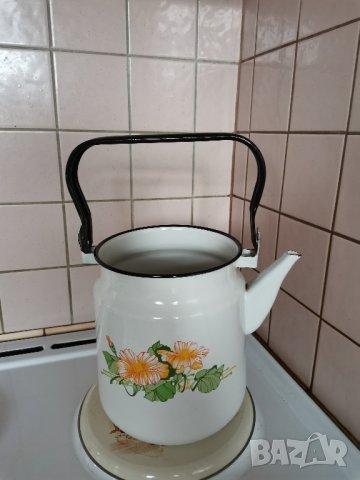 Емайлиран чайник - ретро и форма за кекс , снимка 2 - Други - 44461445