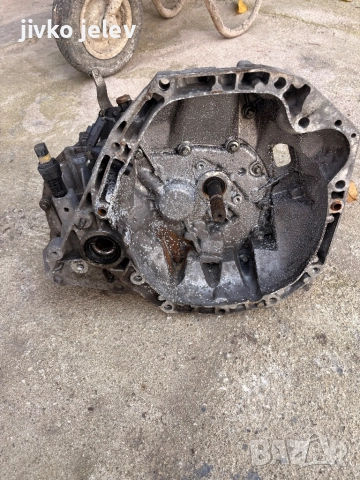 продавам скоростна кутия за Дачия 1.5 dci