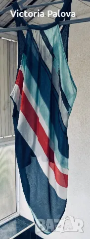 Интересен модел топ BENETTON коприна, вискоза, снимка 11 - Корсети, бюстиета, топове - 50181290