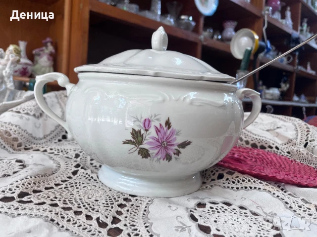 Горски слез и Изида Бароков супник  Интересното при него е, че е с капак без декорация, но така съм 