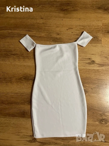 Бяла нежна рокля