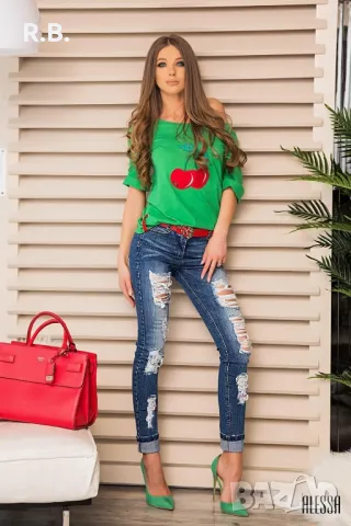 Alessa топ с черешки, S размер, снимка 3 - Туники - 47740157