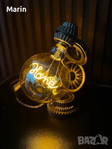 Дизайнерска настолна лампа 