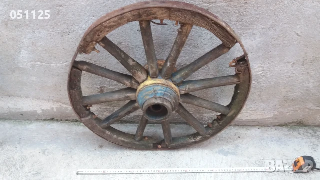 старо масивно колело от каруца