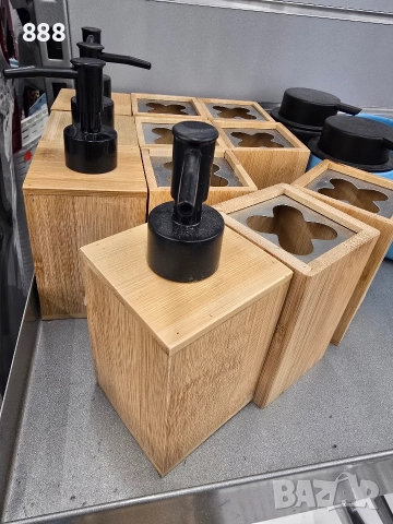 диспенсъри дозатори и поставки за четки за зъби