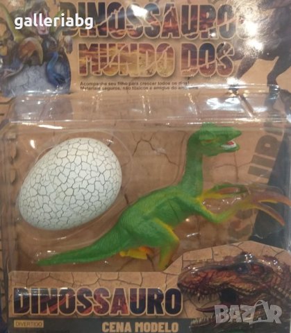 Фигурка на динозавър с яйце