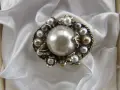Красива брошка с перли, снимка 1