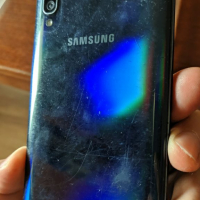 Samsung A 50 перфектна батерия и процесор гръб и части вътре,счупен дисплей и едната камера, снимка 2 - Samsung - 36133195